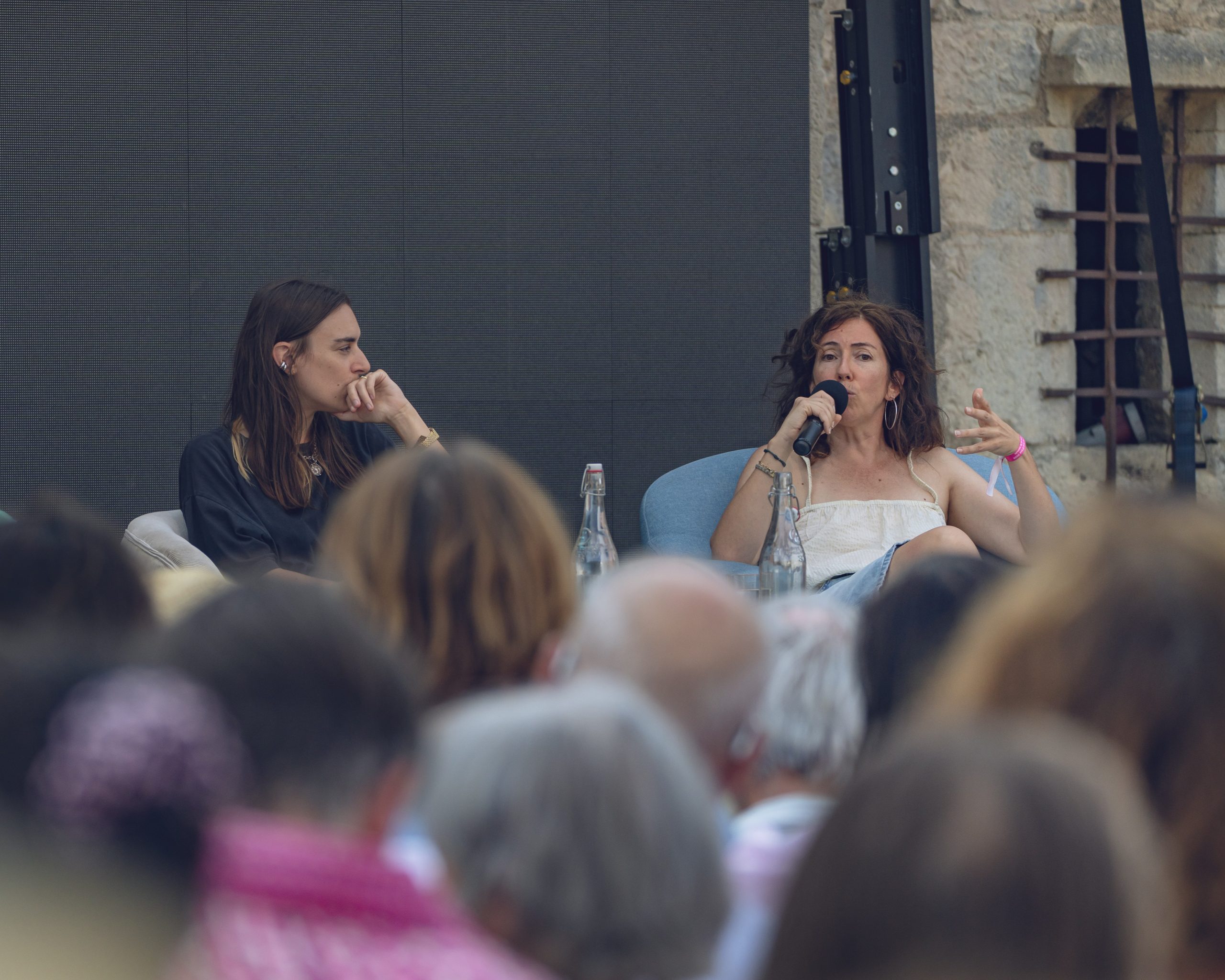 Double voix Pauline Peyrade et Marie Kock, Ce que nos maisons gardent de nous, Banquet du livre d'été 2026 © Idriss Bigou-Gilles